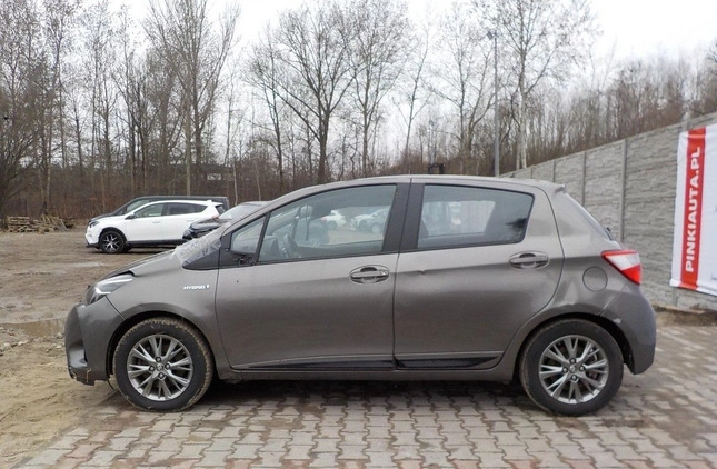 Toyota Yaris cena 18900 przebieg: 94143, rok produkcji 2017 z Września małe 254